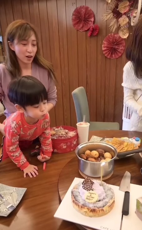 陳凱琳亦喺IG公開咗農曆新年vlog,片中見到龔嘉欣同陳凱琳仔仔玩得好開心