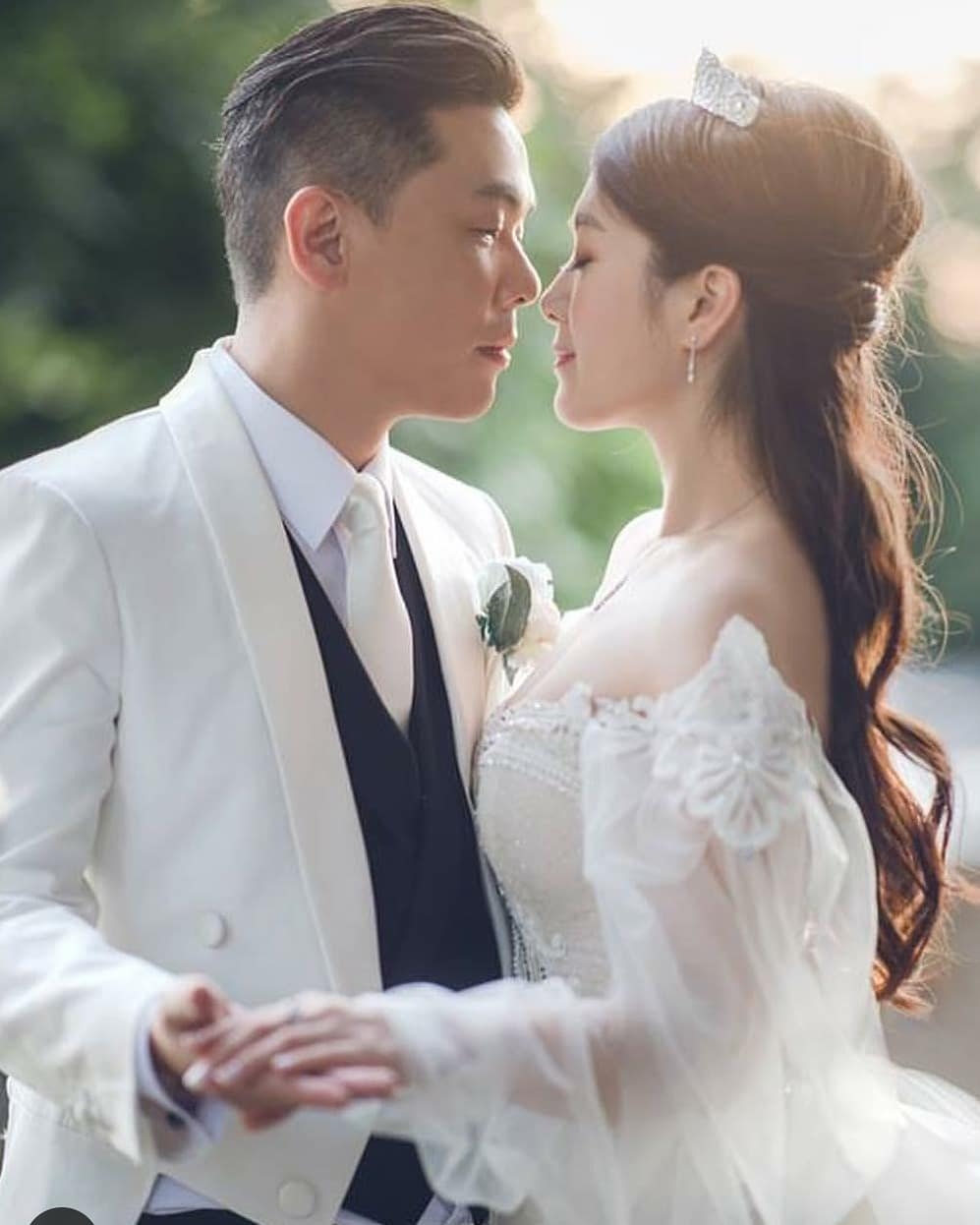 苟芸慧與「錫礦大王」陸佑後人兼賽車手陸漢洋於2018年結婚