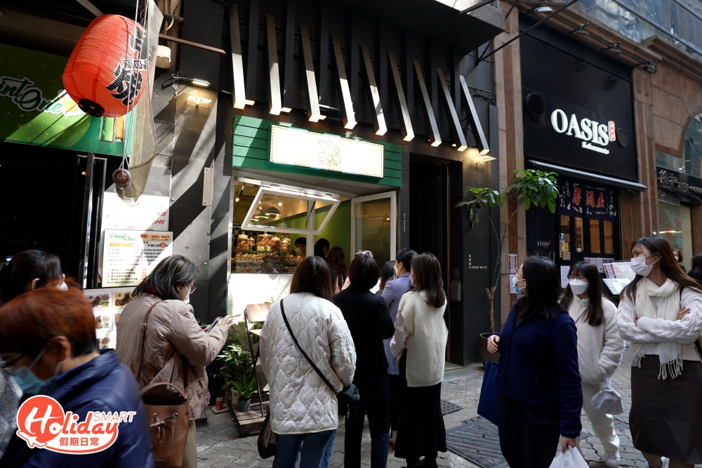 大家經過可能會被長長的人龍嚇到，不過職員相當快手，等候時間不算長，加上到手仍是暖笠笠，值得等待！