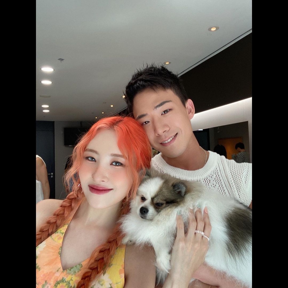 車炫承作為歌手宣美的御用舞者而為粉絲所認識。