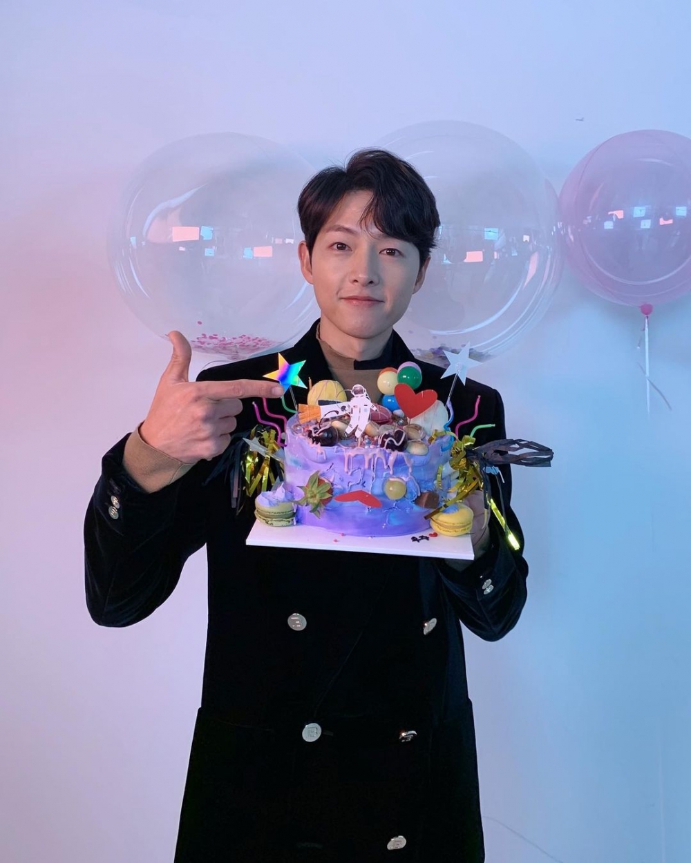 宋仲基喺2022年年尾承認戀情後僅一個月，佢就公佈再婚嘅喜訊