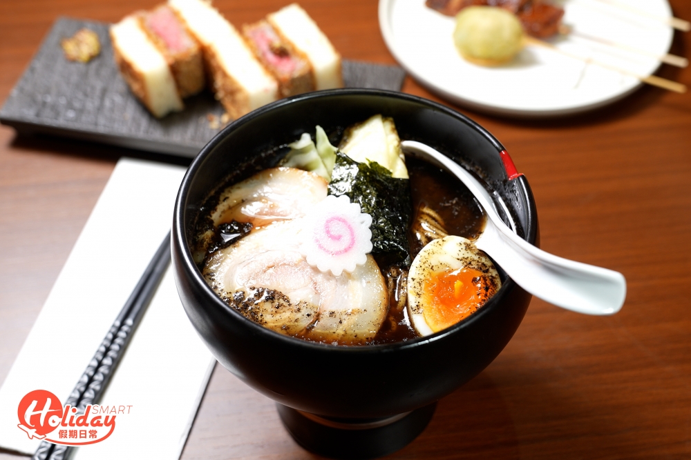 以「五行焦香味噌拉麵」而聞名的GOGYO五行,以熱油高溫烘烤湯底內的自家秘製味噌醬,所以帶陣陣焦香和煙燻味,有別於常見的豚骨和醬油湯底!