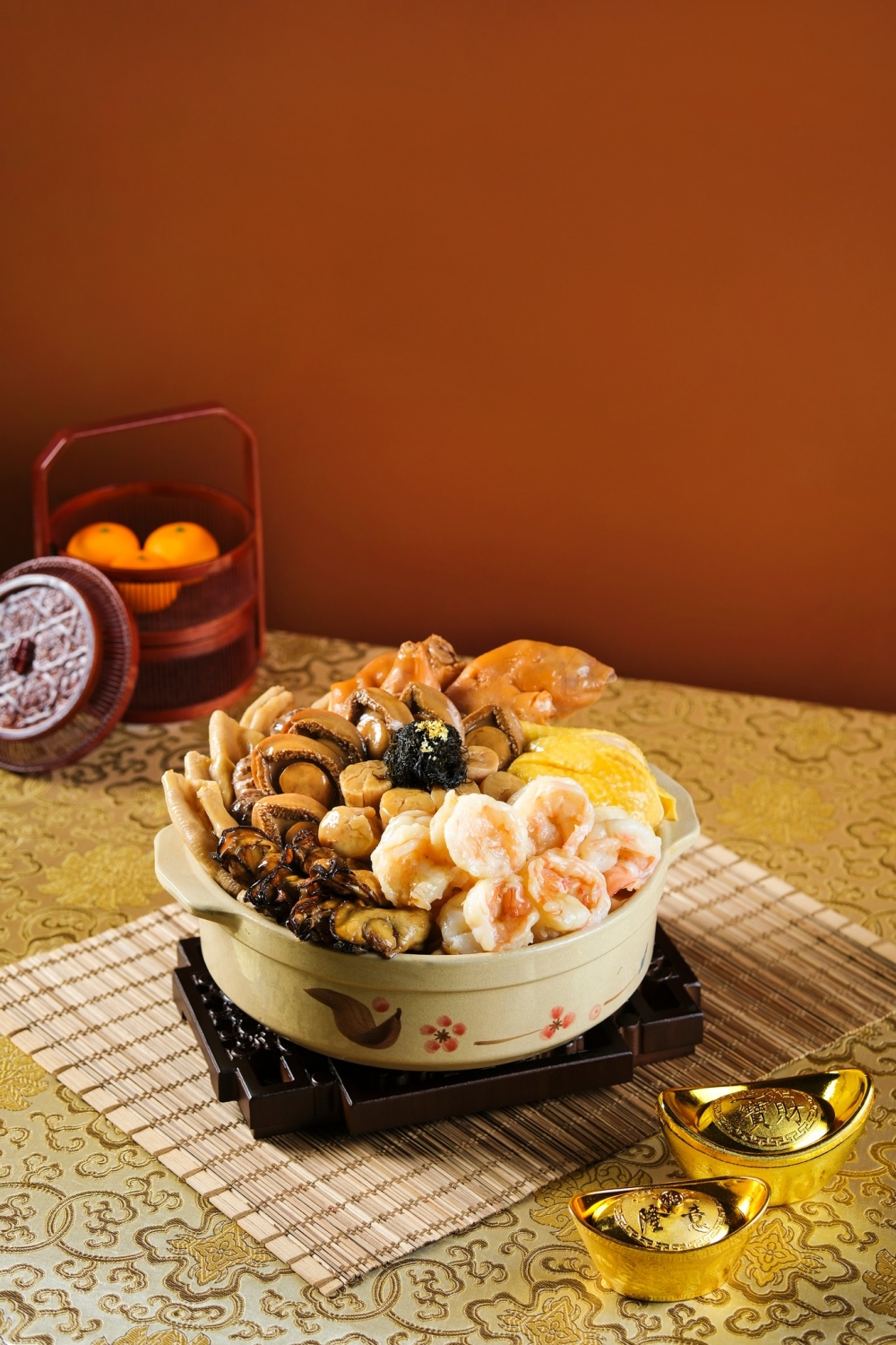 「鮑」羅萬有外賣盆菜。