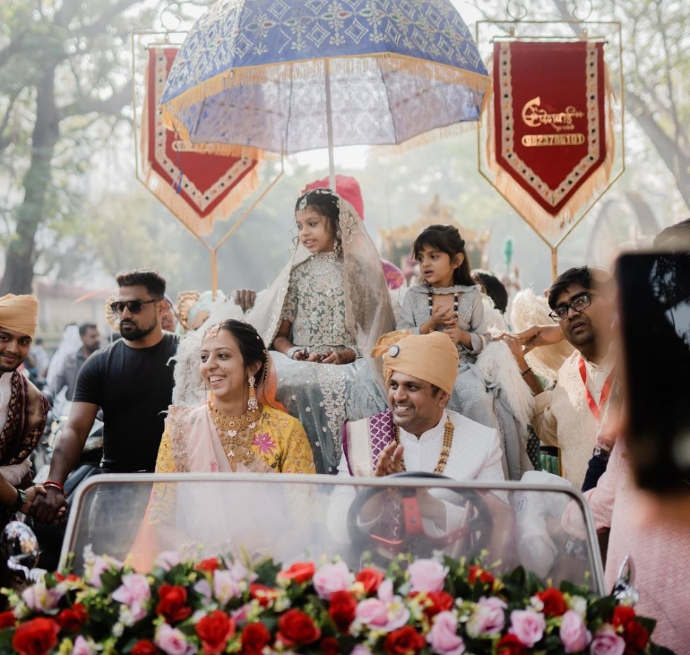 呢啲富有家庭通常會鼓勵子女成為僧侶，以提升佢哋喺親戚間嘅社會地位。