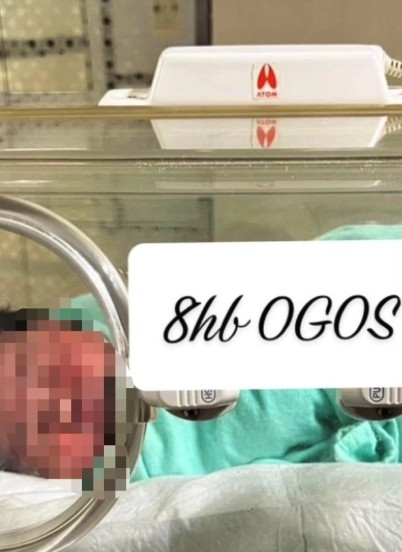 兩人的女兒於同年8月8日出生。