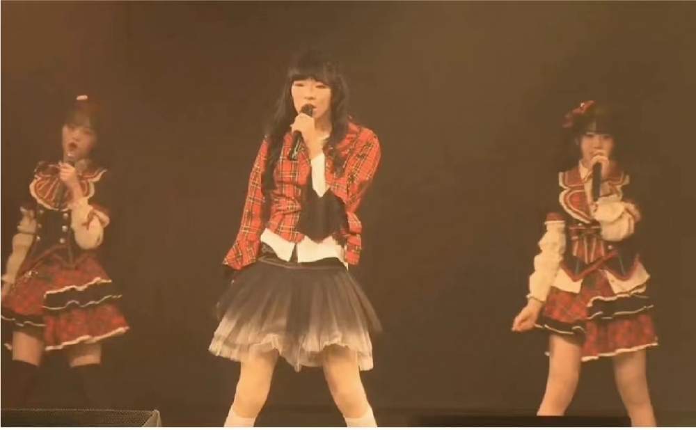 鈴鐺骨架相當大，同其他成員有好大對比