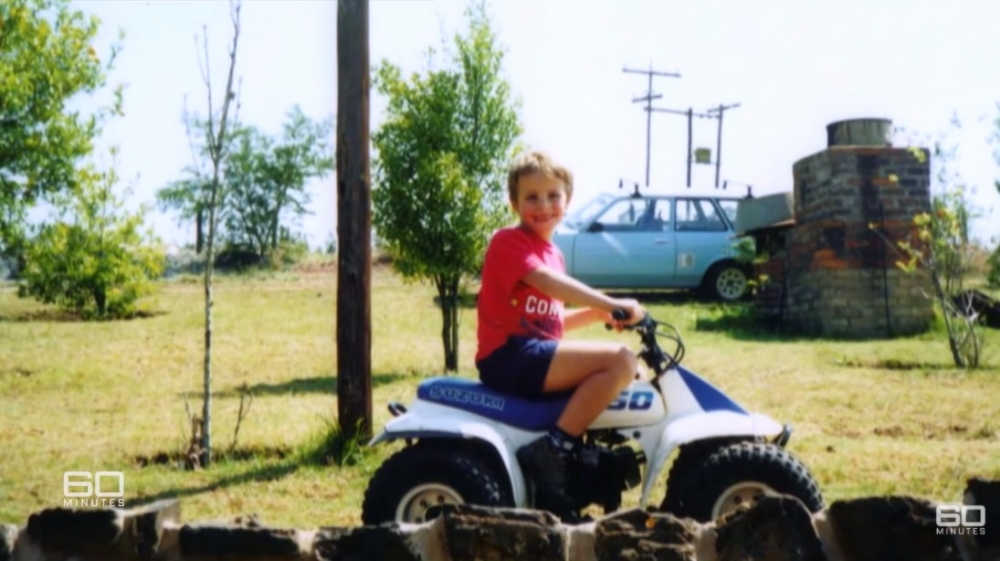 留喺富裕家庭長大嘅Gavin就指佢對自己意外得到嘅人生感到「happy」