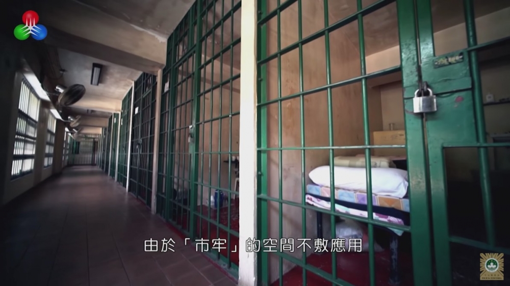 單人囚室有獨立單人床