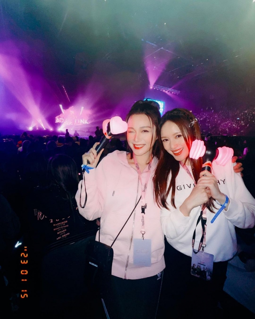 湯洛雯同鄺潔盈一齊睇演唱會