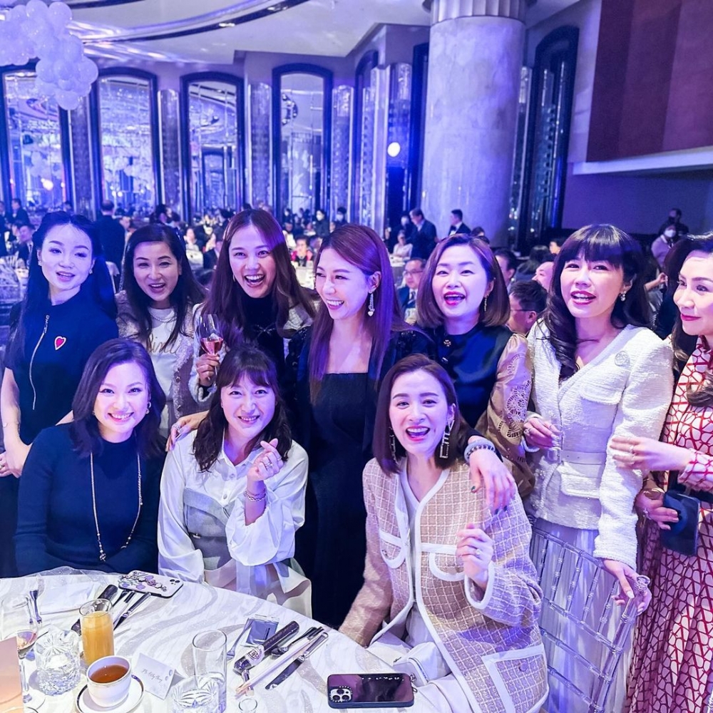 近日何傲芝結婚,邀請唔少圈中好友,包括Bob林盛斌、沈卓盈、黃婉曼等