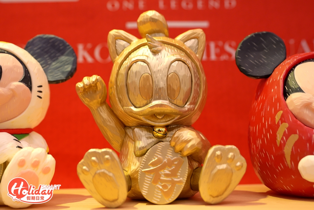 當中「金色唐老鴨招財貓」模型更是限量200隻，並於1月14日於會場限定發售！