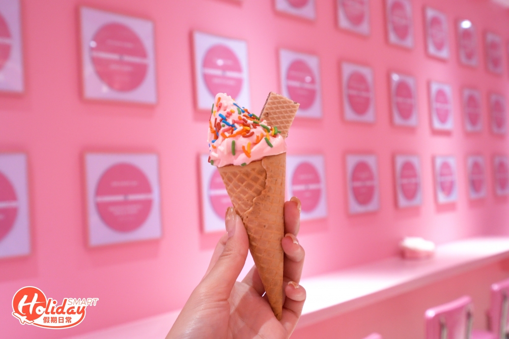 當中不少是新加坡地道口味，例如椰汁黑糯米、斑蘭和香芋奶茶味，大家可以盡情放縱任食，老實說食到最尾喉嚨已經開始起痰，強烈建議大家一定要帶定支水入場。