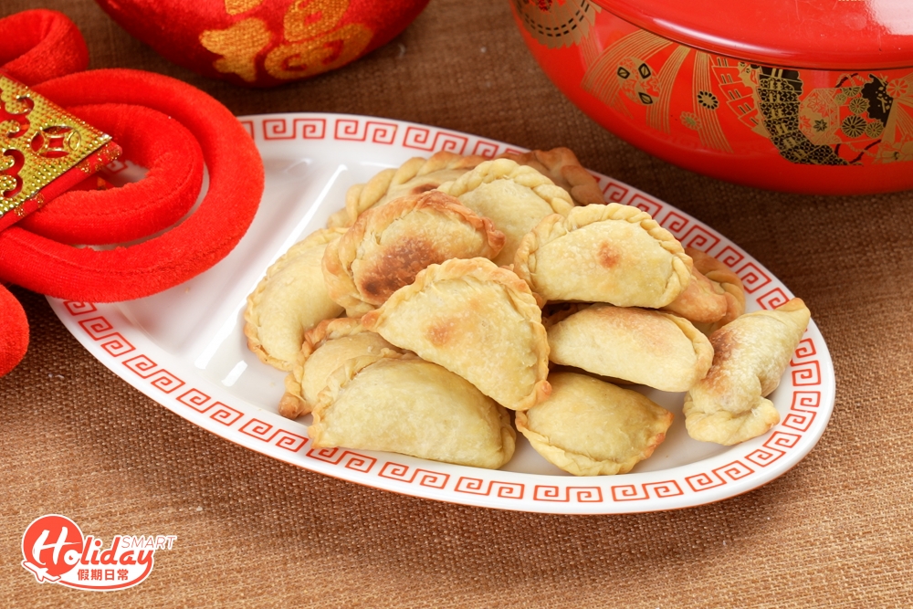 新年總會大食特食,賀年小食又怎少了角仔呢?今次介紹一份免油炸的焗角仔食譜,可以降低攝入的油量,又可以過到口癮!