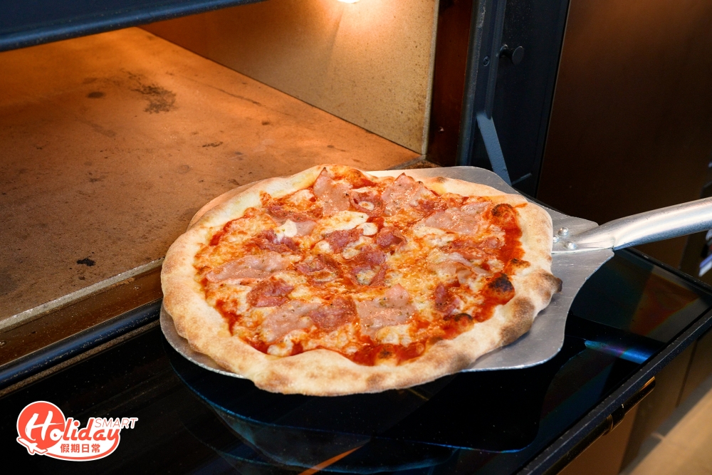 另有即烤手工薄餅、雞肉串燒、紅酒燴和牛等，選擇五花八門，不時看到師傅為食客無限refill食物。