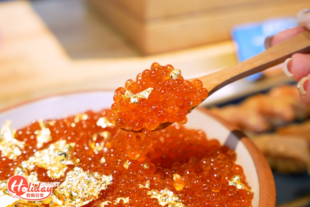 不過要數到最吸引一定是任添三文魚籽，一大碗三文魚籽讓大家一羹一羹自行倒入，即歎到三文魚籽山。