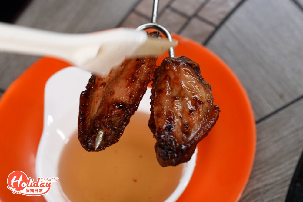 最好在雞翼8至9成熟的時間搽蜜糖，因為太早搽蜜糖，蜜糖亦會有機會滴到炭後搶火，而令雞翼燒焦，搽蜜糖後大約燒多半分鐘至1分鐘即可。