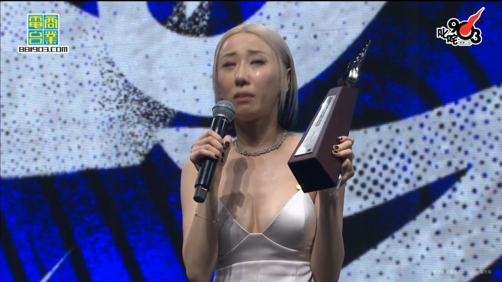 叱咤樂壇女歌手銀獎：泳兒