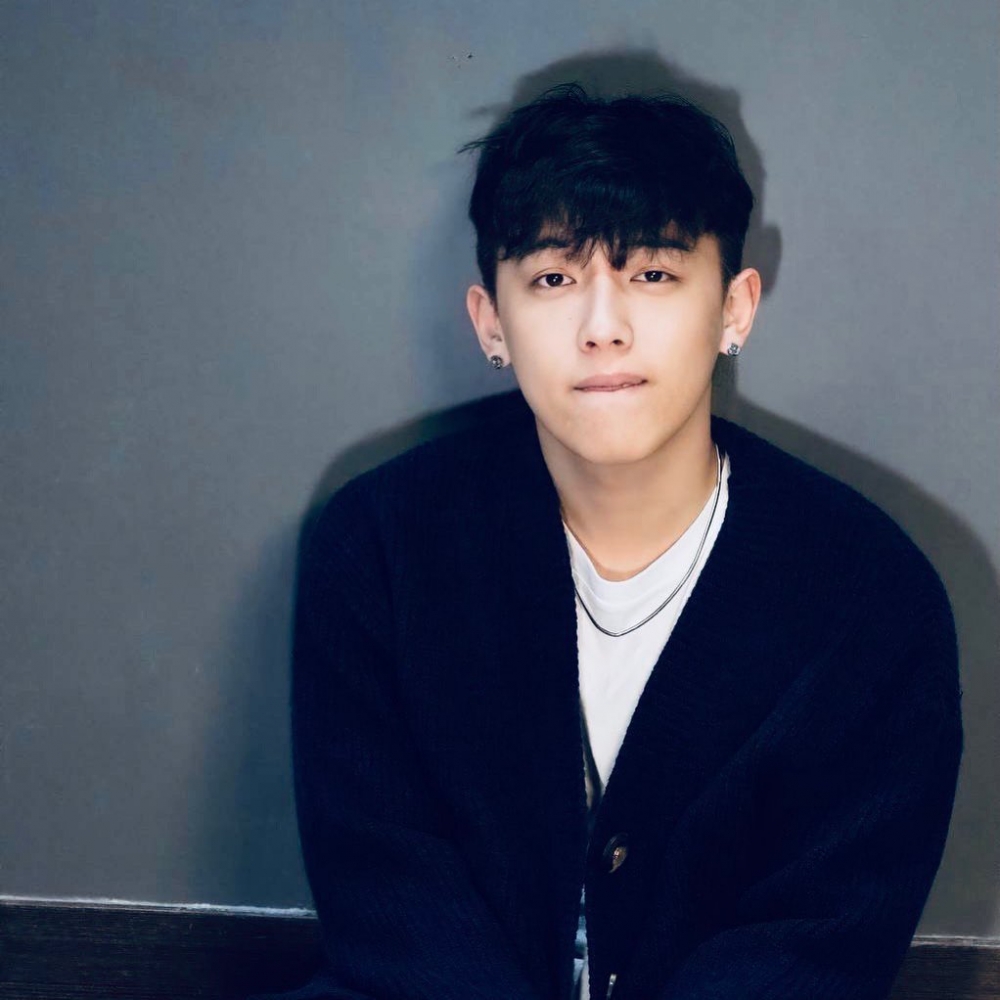 MC早前接受訪問時曾提到自己大可以扮一個乖乖仔，但佢覺得咁樣會唔舒服，寧願畀大家見到真實嘅自己。