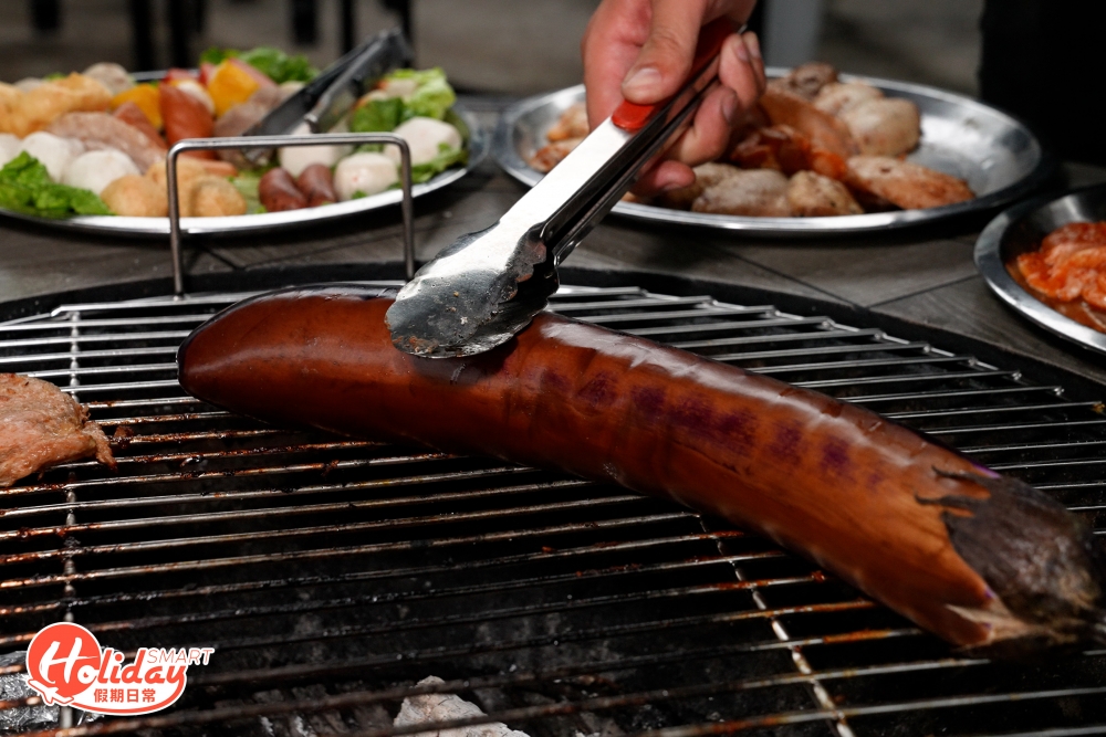 茄子最好食就是原條燒，如果切開茄子才燒會令水份流失，因為茄子表皮較厚，如果用中火慢慢燒，其實茄子便會燒至軟身。