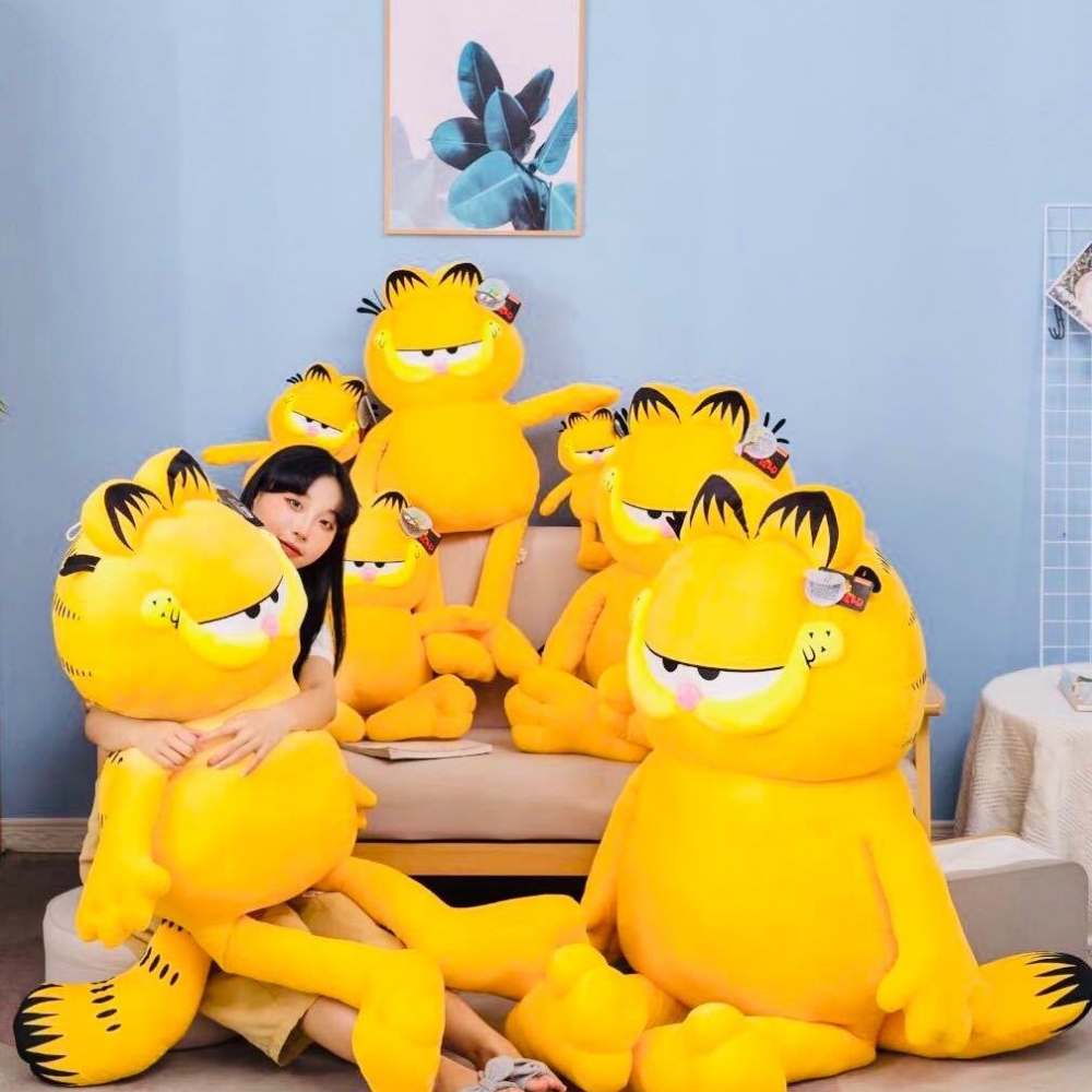 新年不少得新春市集，場內以加菲為主題的新春市集擺賣多款賀年擺設、食品及實用家品。