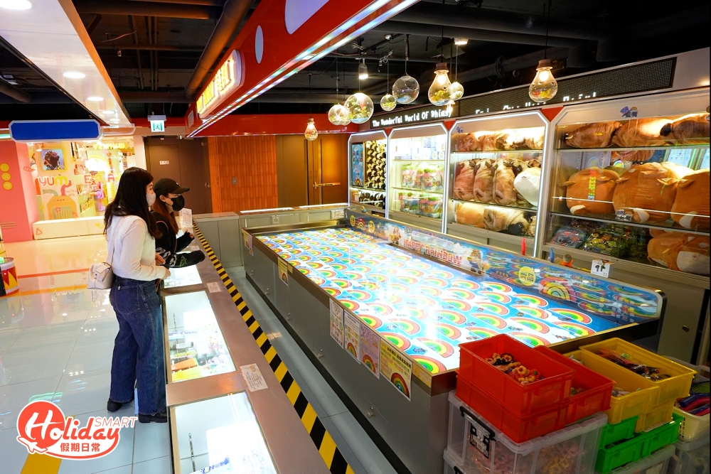 新店繼續有多款經典遊戲,包括人氣掟彩虹或掟玻璃樽,十分考驗大家的眼力和手力,如代幣整個落在彩虹之顏色內而沒有踏在黑線,便可得到該顏色之指定獎品!