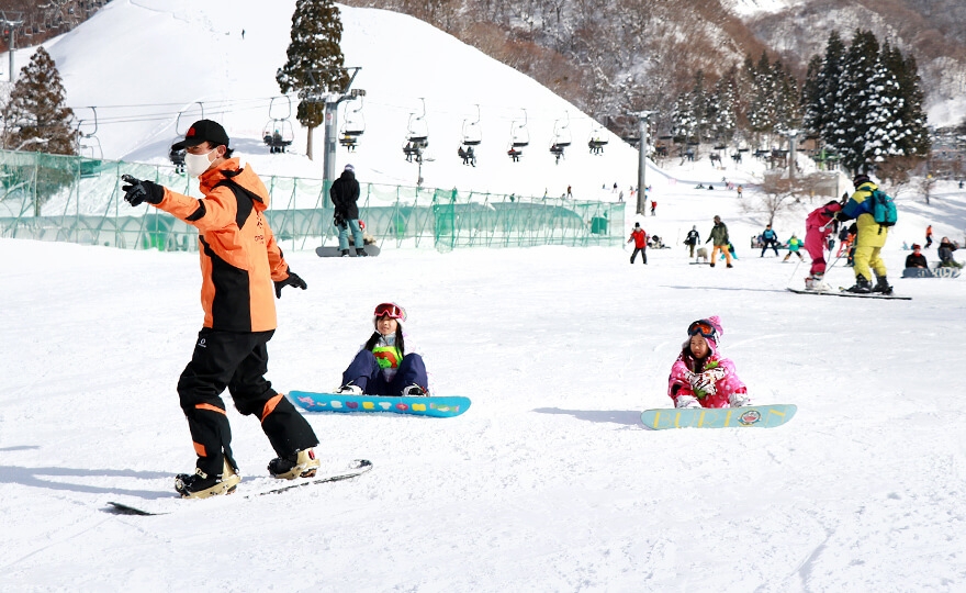 GRANSNOW奧伊吹設有日本首座「隧道型雪上自動步道」～
