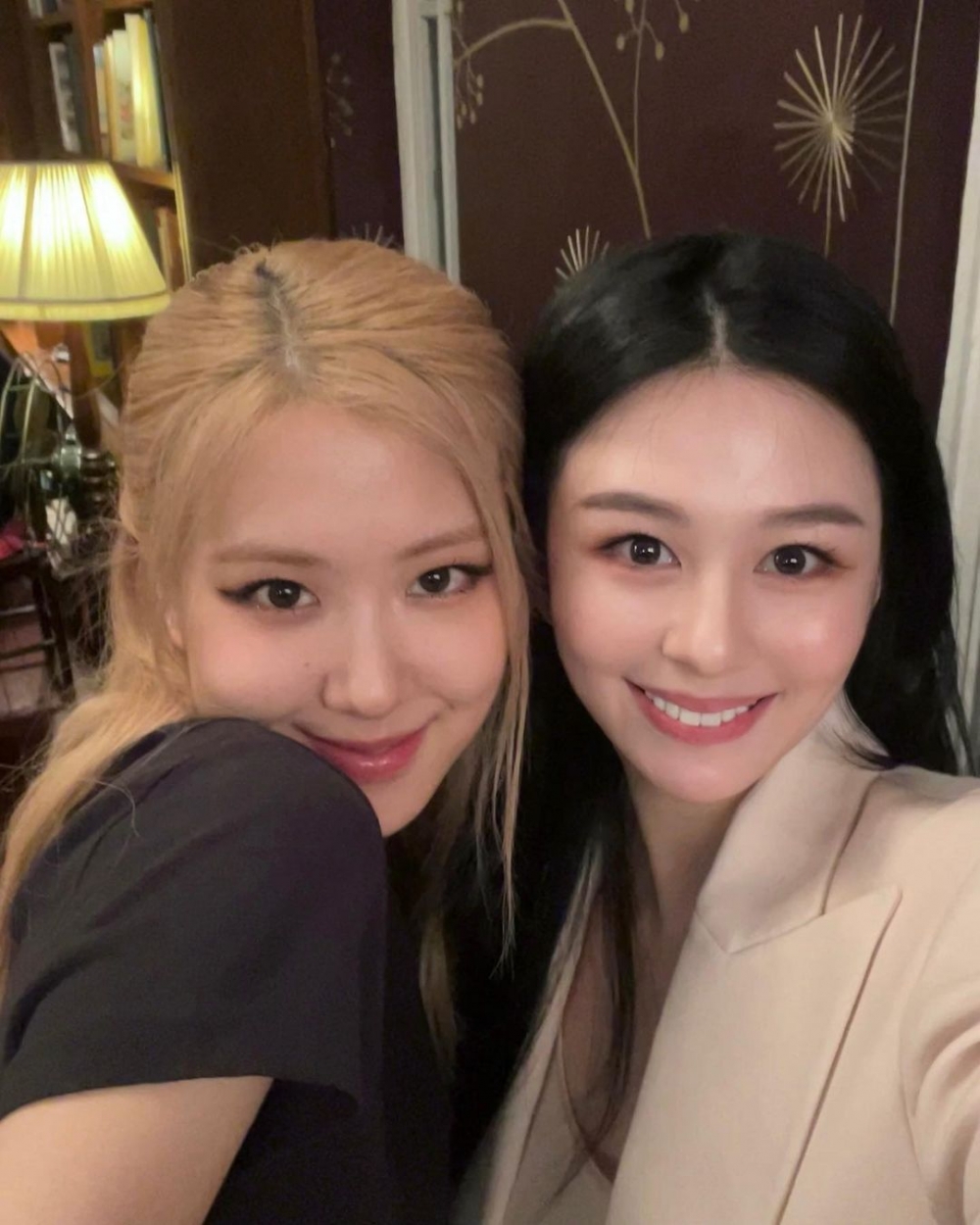 邱淑貞大女沈月都有喺IG公開與Rosé嘅合照