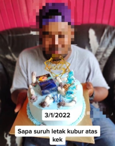 丈夫離世前10日收妻子送的墳墓蛋糕。