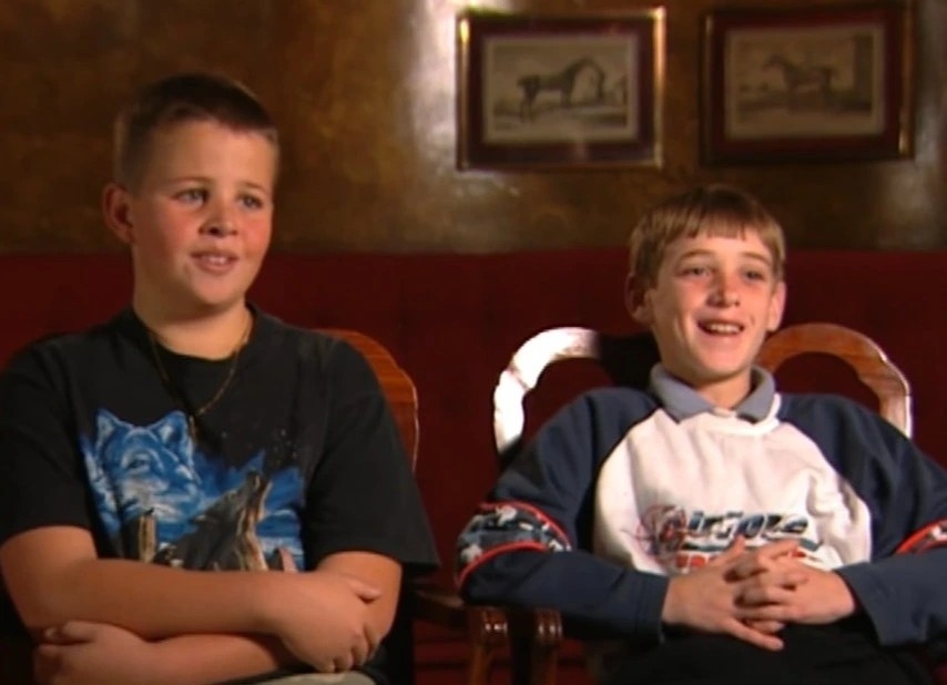 交換咗父母嘅Robin同Gavin，成長經歷卻截然不同。