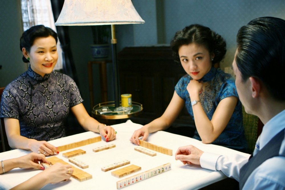 背脊要有靠山，所以最好背牆坐。