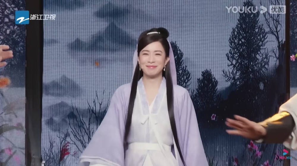 佘詩曼再扮演周芷若掀起網民關注,網民大讚佢同2000年出演《倚天屠龍記》時外型基本無咩變化
