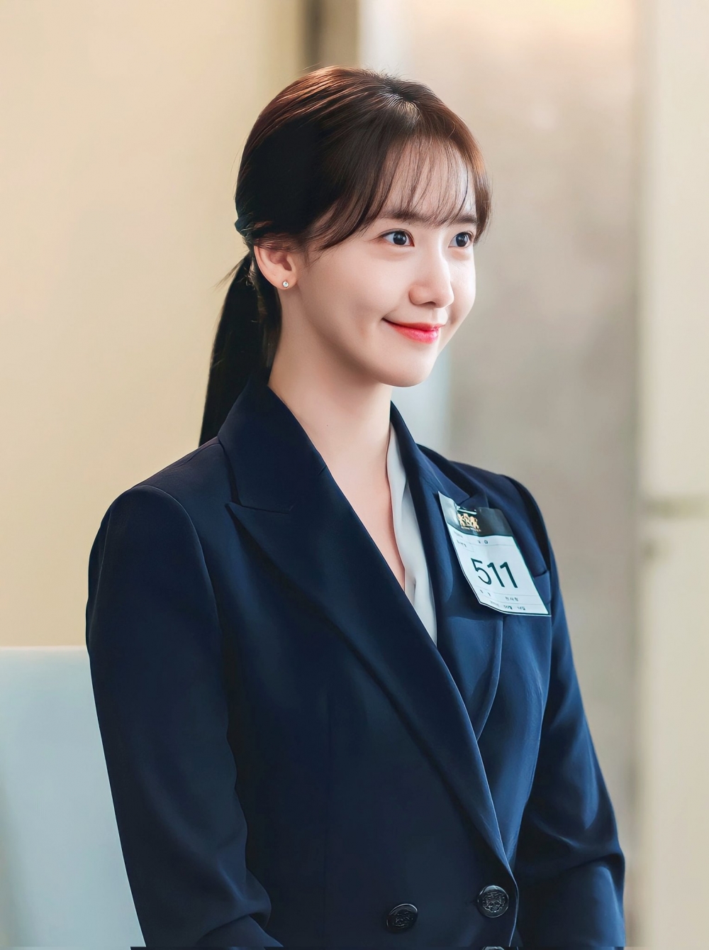 林潤娥在《King The Land》中飾演因工作關係只能一直保持燦爛笑容的女子。