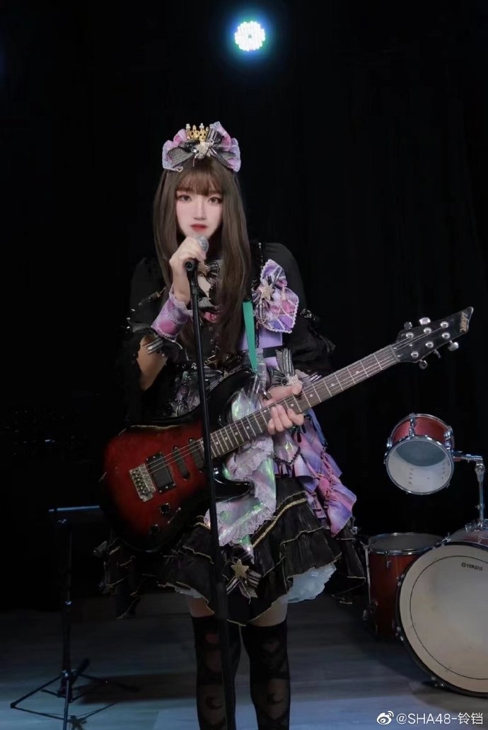 微博嘅照片同佢真人有極大嘅落差