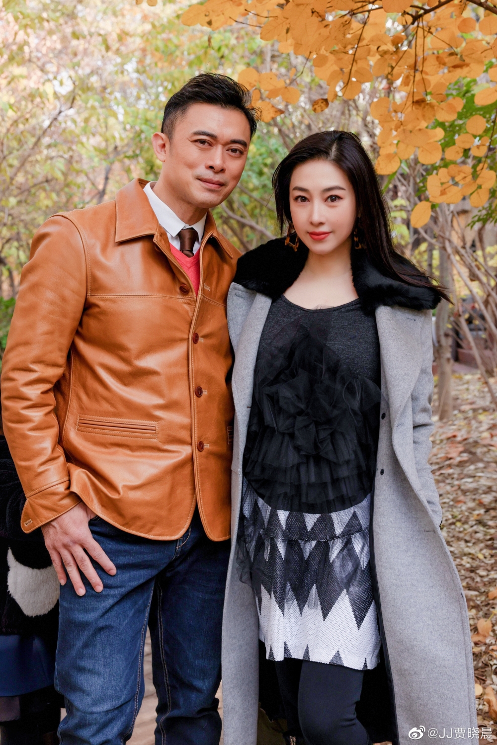 JJ喺微博公開夫妻合照慶祝佢哋結婚7周年,點知樊少皇竟然喺微博轉發:「我們要離婚了」