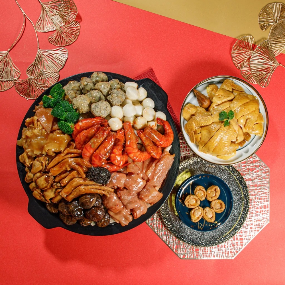花膠金蠔三重奏豐食盆菜 (8~10位)配古法醬油雞。