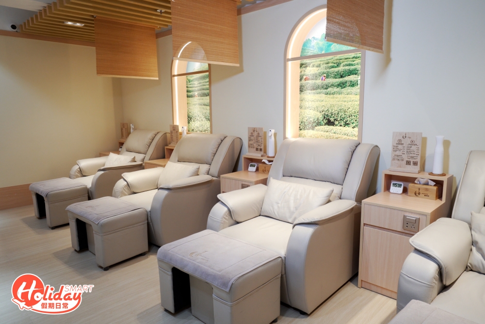 每張按摩椅後的設有大「窗戶」,營造放眼望出窗外,便是一望無際梯田的場景。