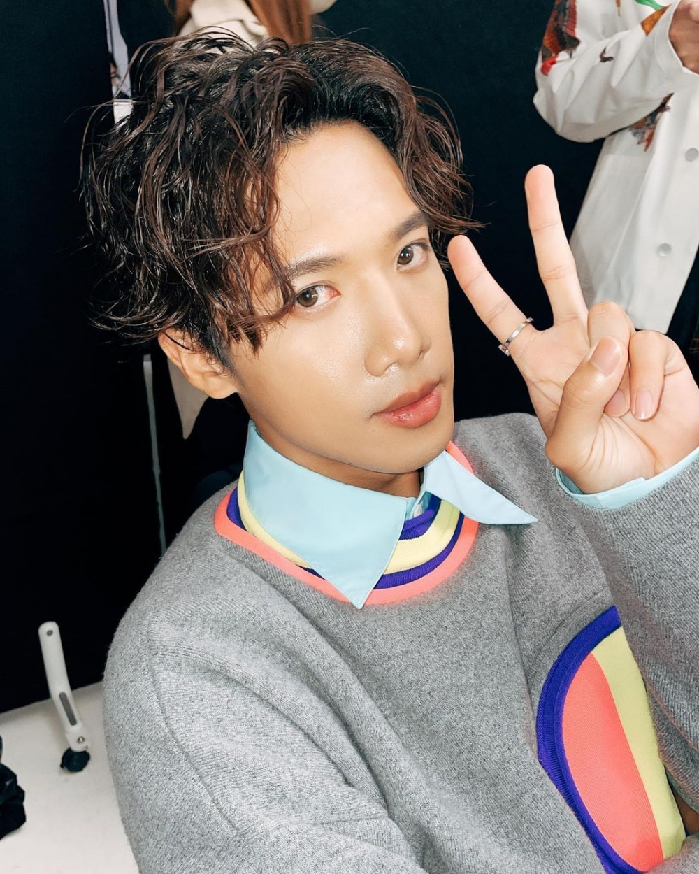 屬馬的藝人代表：MIRROR Stanley 