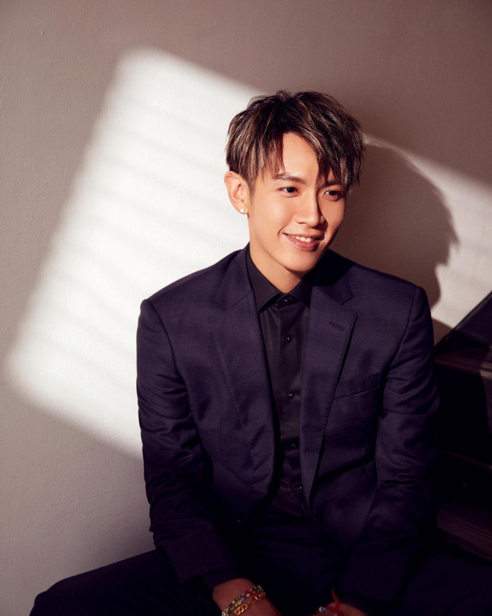 柯震東拍劇意外受傷。