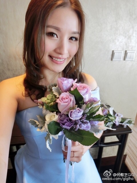 何傲芝搵到真命天子,更已為人母。