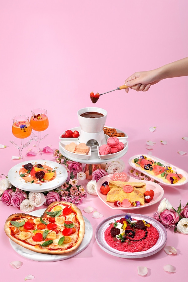 「LOVE IS IN THE AIR」情人節限定晚餐。