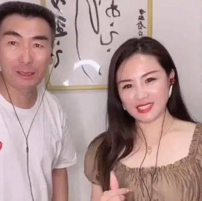 近日有網民發現李玉成開始同一名30歲女子拍攝短片