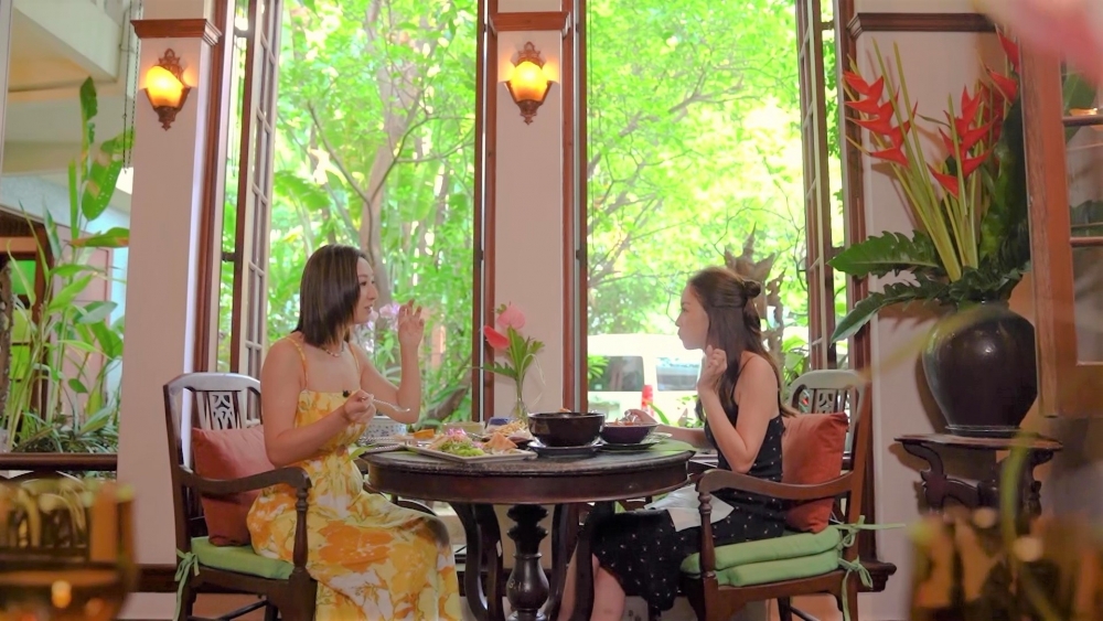 高Ling邀請彭慧中一同用餐。