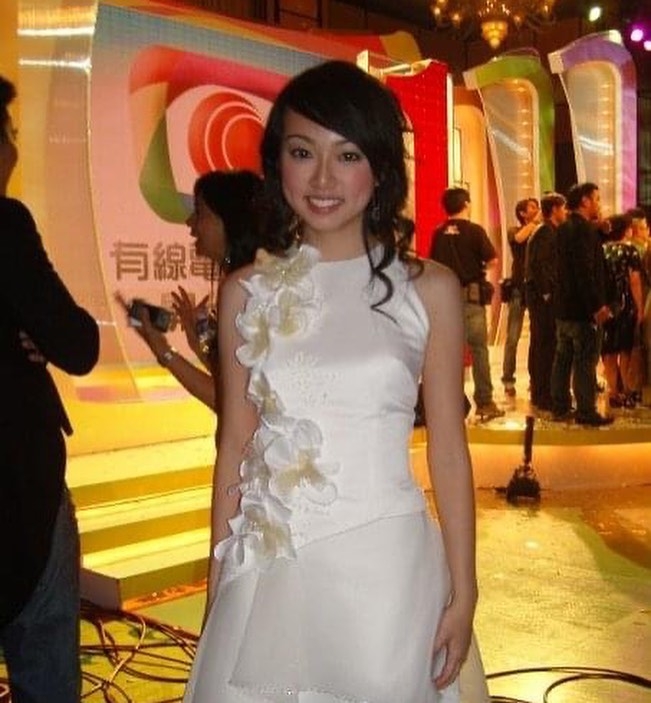 杰寧表示有線電視嘅藝人係佢畢業後第一份工。