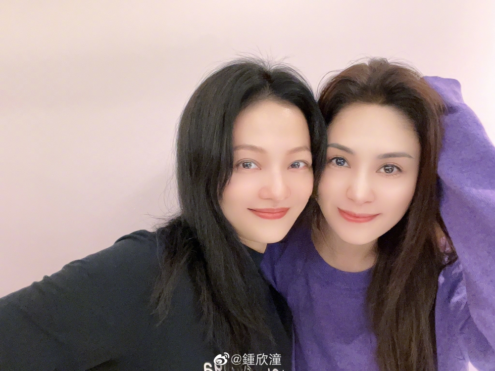 阿嬌同張韶涵合照。