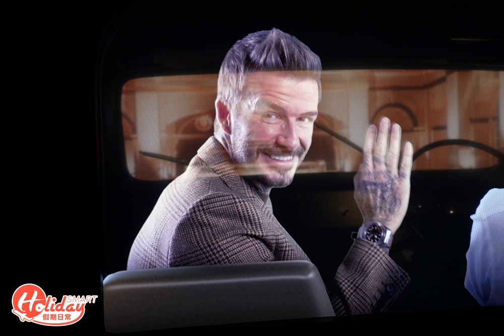 萬人迷球星碧咸更會以投影方式出現，與大家來一場「的士旅程」，遊覽他在倫敦最喜愛的景點並和他來張大合照！