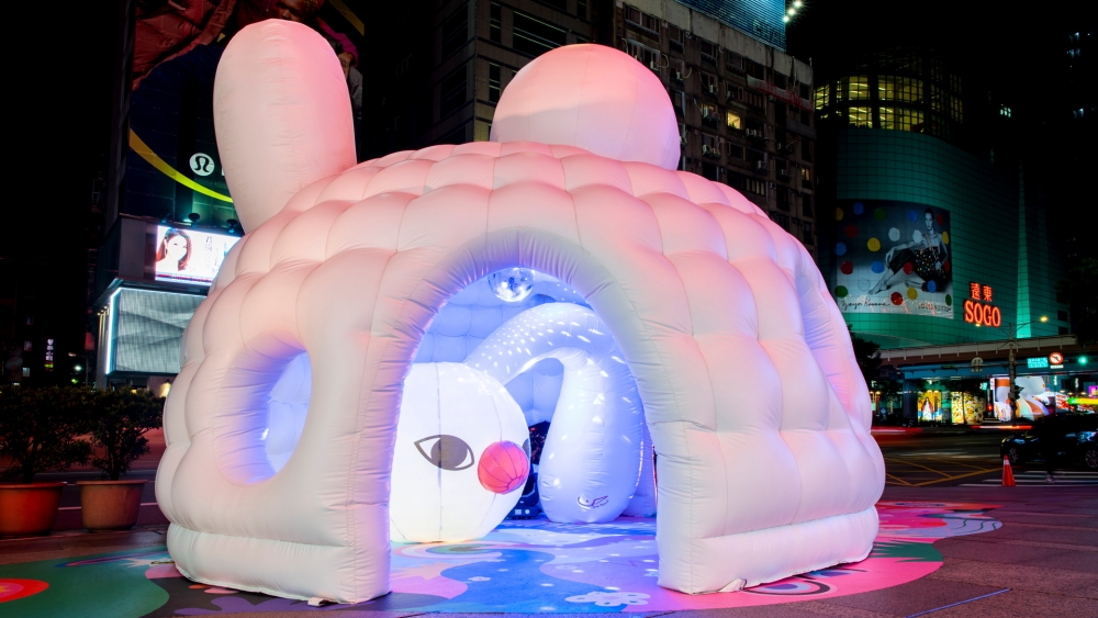 吳騏設計嘅《Hi Hide》。