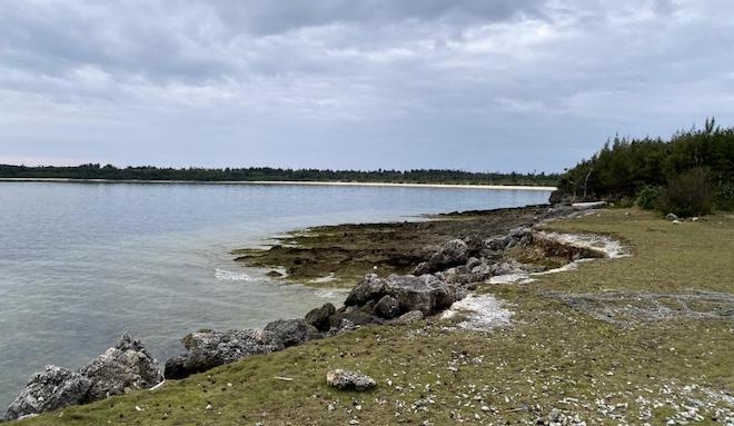 據該名前島主所指,「屋那霸島」嘅大部分地區以3.5億日圓(約2078萬港元)賣畀東京嘅一間房地產公司