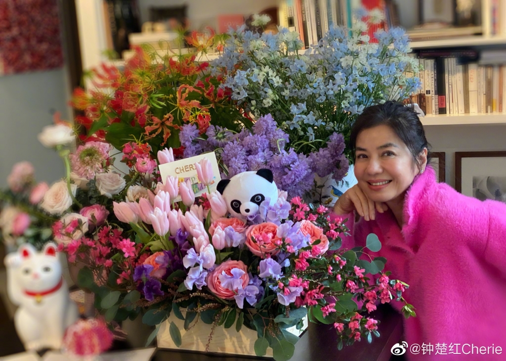 有指紅姑有投資房地產，現時更持有3套物業，過億身家生活無憂