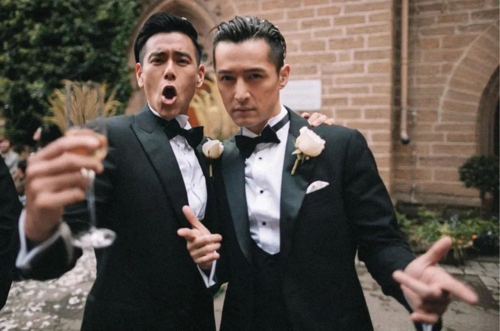 胡歌與同劇兼同齡嘅彭于晏近年被戲稱為「仙劍留守兒童」。