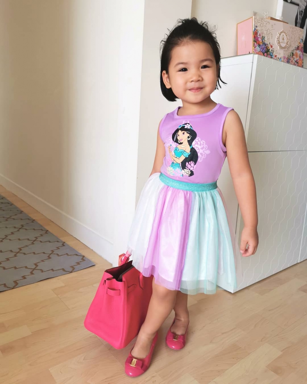 桃紅色Birkin更曾畀女兒Camilla拎嚟影相